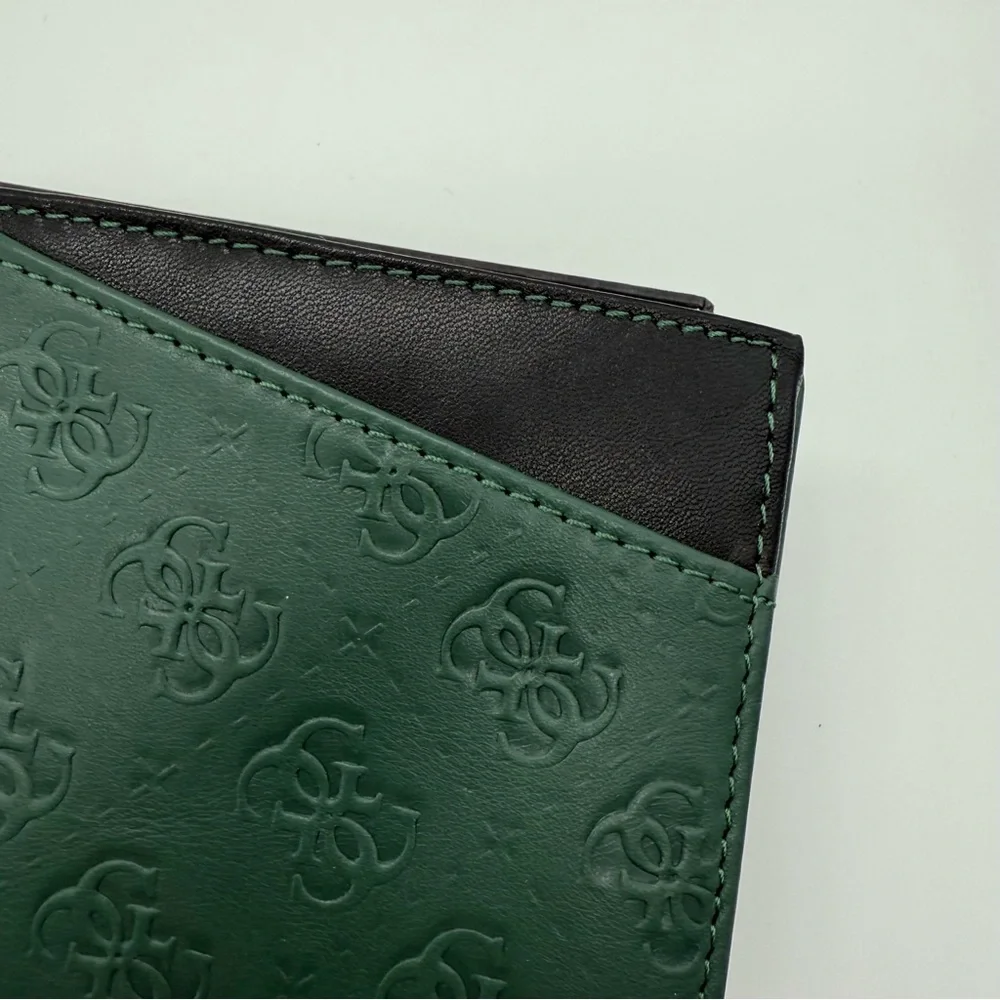 Men’s GUESS Reece RFID Leather Wallet– Green/Black | Style 31GU130058 | MSRP $48